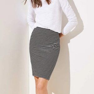 LOFT WOMEN'S STRETCHY PENCIL SKIRT BLACK AND WHITE STRIPE SZ XS